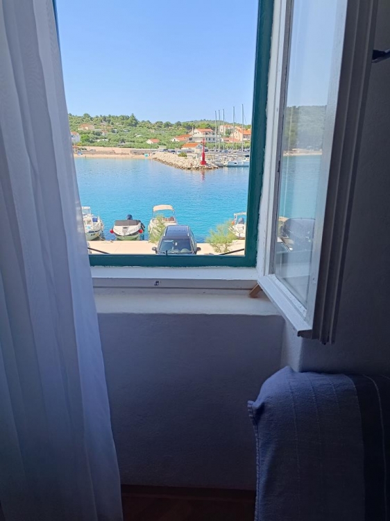 Apartment O. for two directly by the sea: