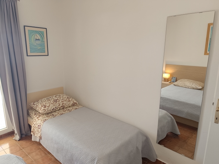 Apartment Paula at 1st floor for 2 + 2 people Island Murter, JEZERA: