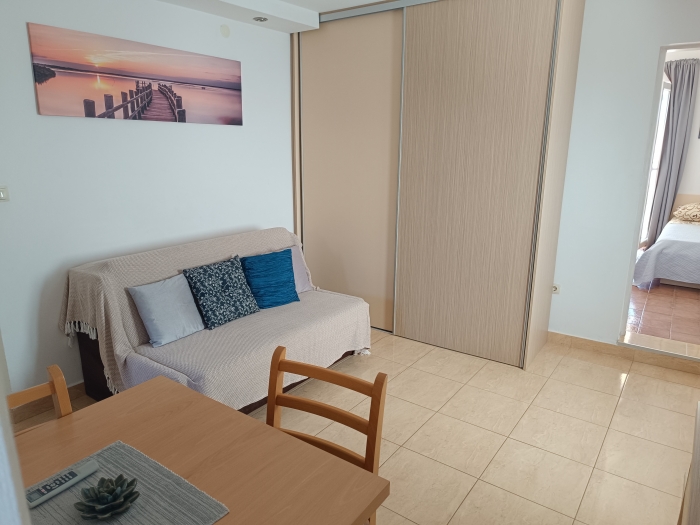 Apartment Paula at 1st floor for 2 + 2 people Island Murter, JEZERA: