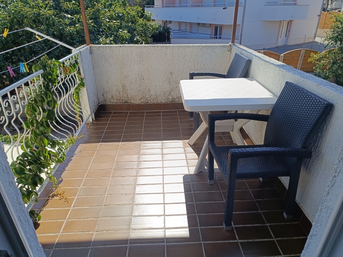 Apartment Paula at 1st floor for 2 + 2 people Island Murter, JEZERA: