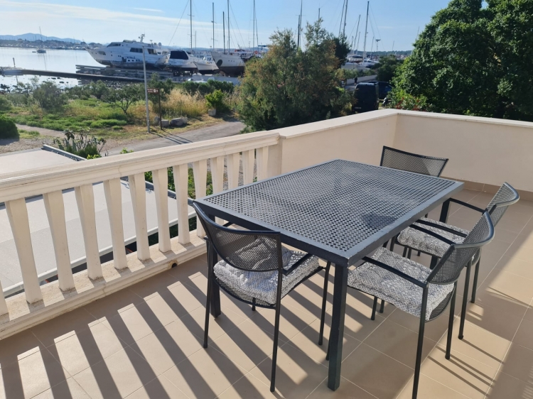 Apartment nr.2 Barby in Murter with place for boat: